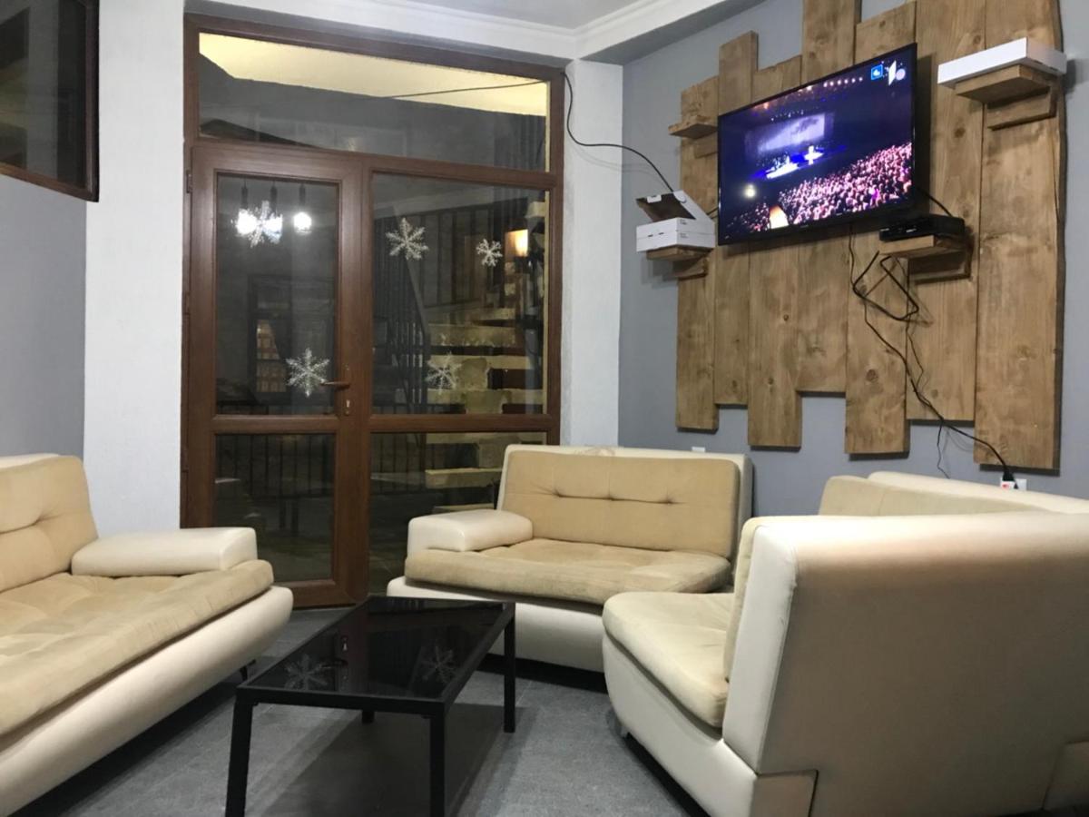 מסטיה Guest House Nikala מראה חיצוני תמונה